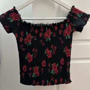 🩷3 for $20🩷Hollister Off The Shoulder T-Shirt (Size Small) In Colour Black & Red